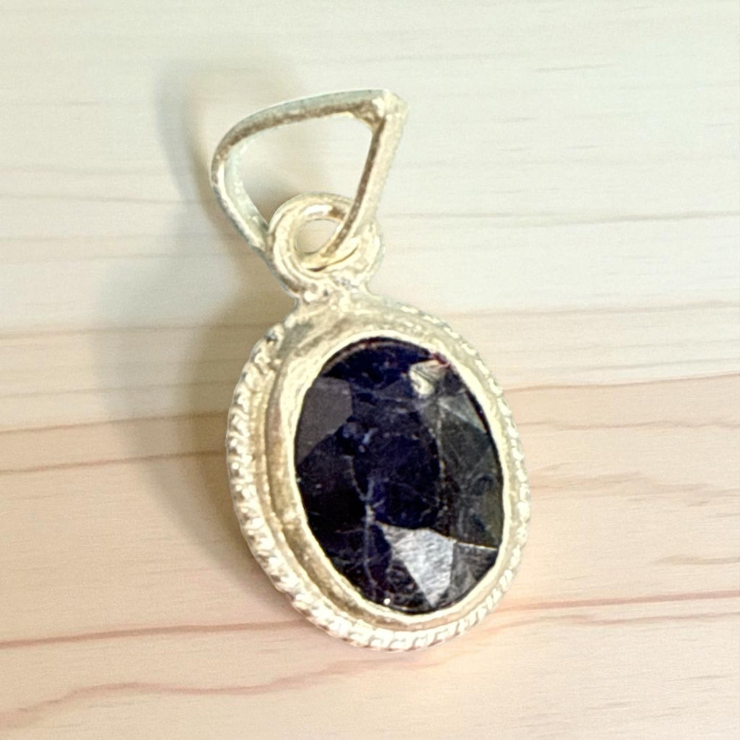 Natural Sapphire (Blue) with silver 5.65 Ct N388