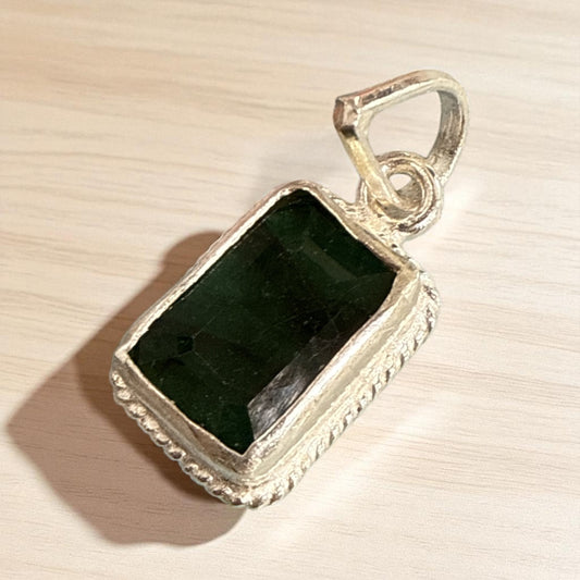 Natural Emerald with silver 4.81 Ct N389