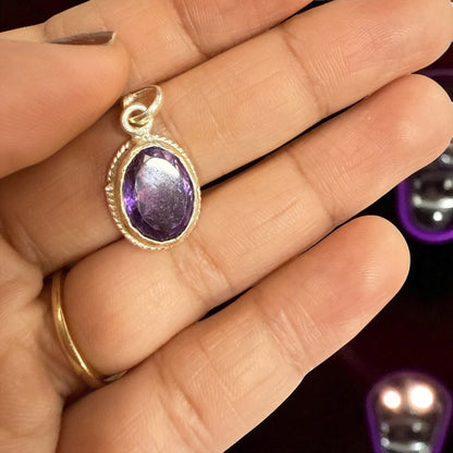 Natural Amethyst Pendant Oval shape with Silver (6.12 Ct) N385