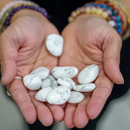 Howlite stone tumbled 5 pieces  ( Free Shipping )