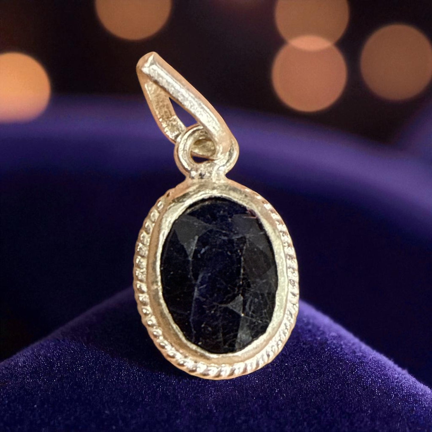 Natural Sapphire (Blue) with silver 5.65 Ct N388