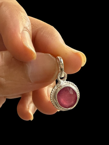 Natural Ruby (Pinkish Red) silver Pendant 4.60 Ct N390