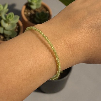 Peridot bracelet adjustable N449