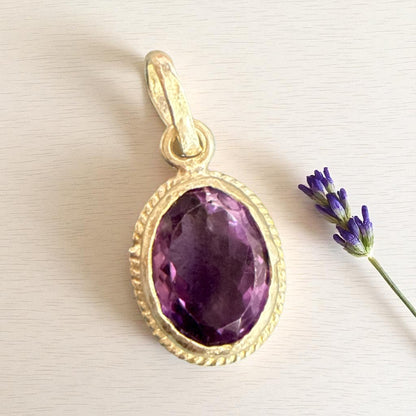 Natural Amethyst Pendant Oval shape with Silver (6.12 Ct) N385