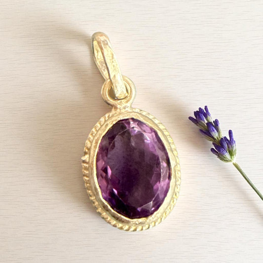 Natural Amethyst Pendant Oval shape with Silver (6.12 Ct) N385
