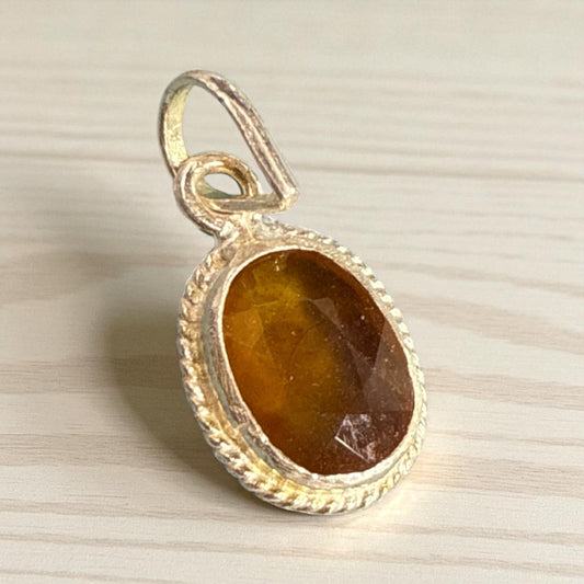 Natural Sapphire (Yellow) with silver 5.40 Ct N387