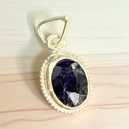Natural Sapphire (Blue) with silver 5.65 Ct N388